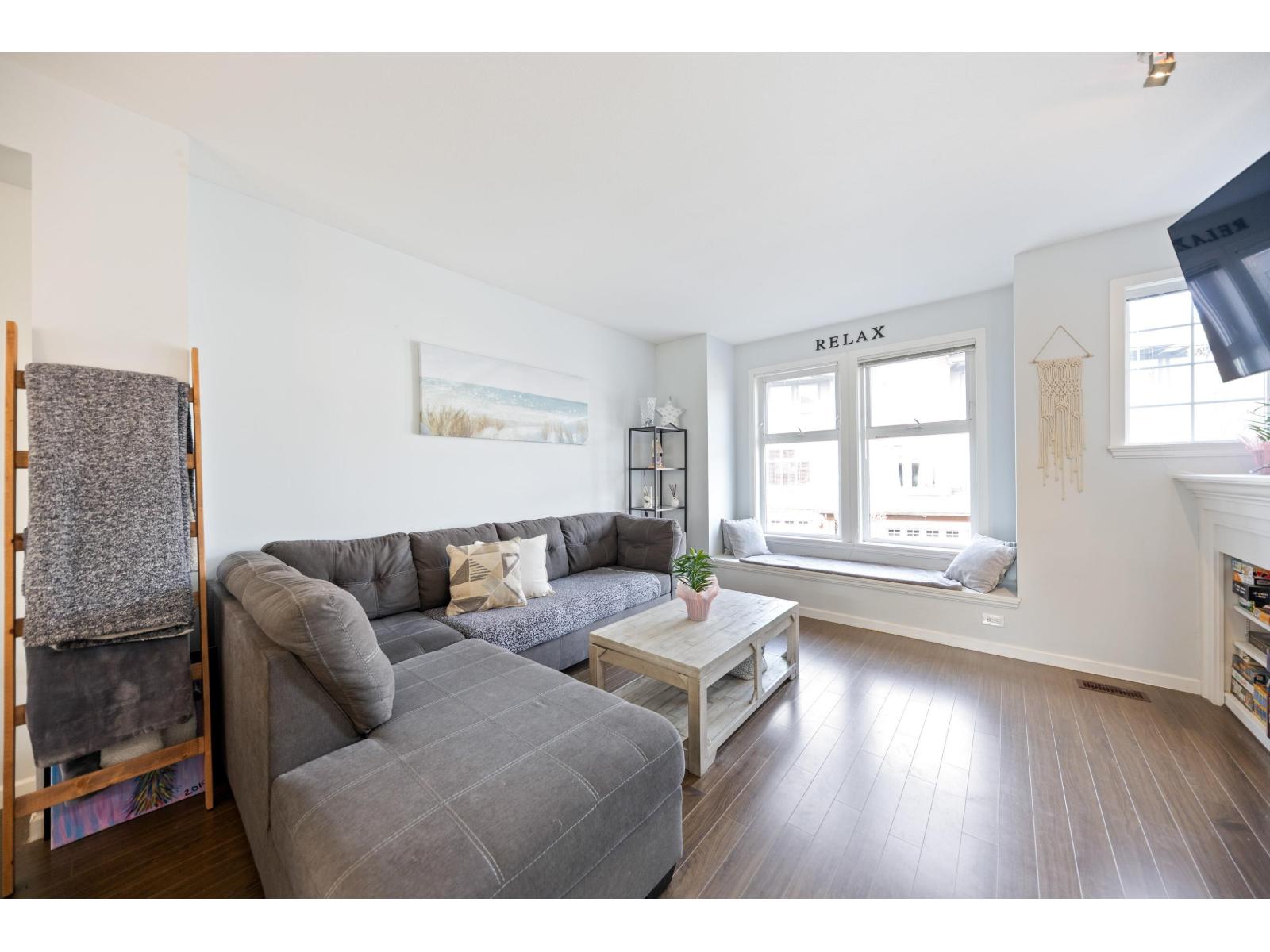 96 18777 68a Avenue Property Photo 12
