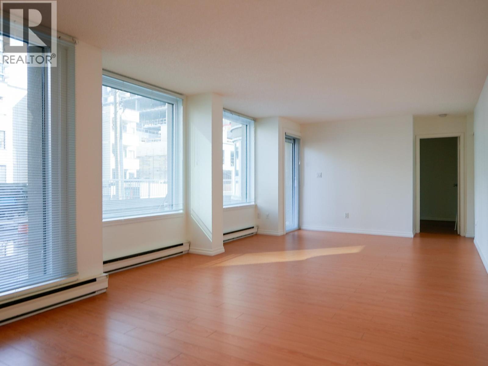 101 1845 Robson Street Property Photo 6