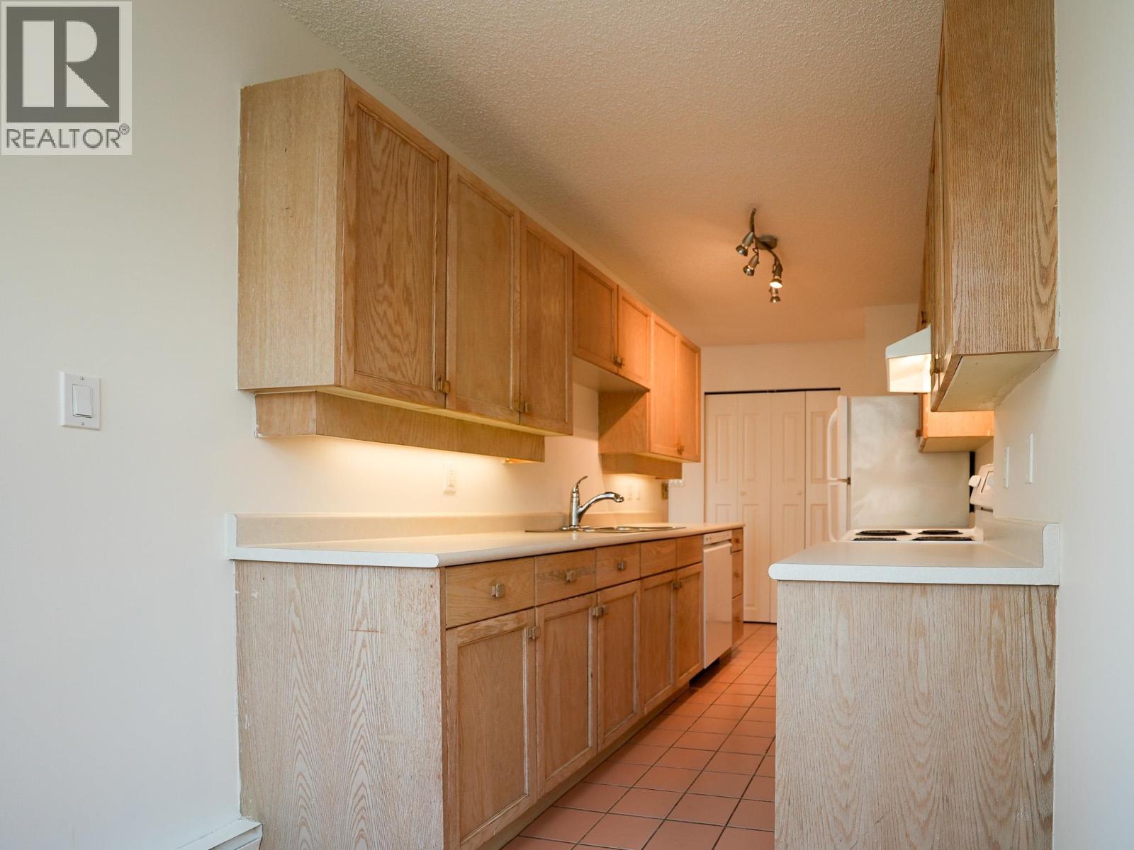 101 1845 Robson Street Property Photo 10