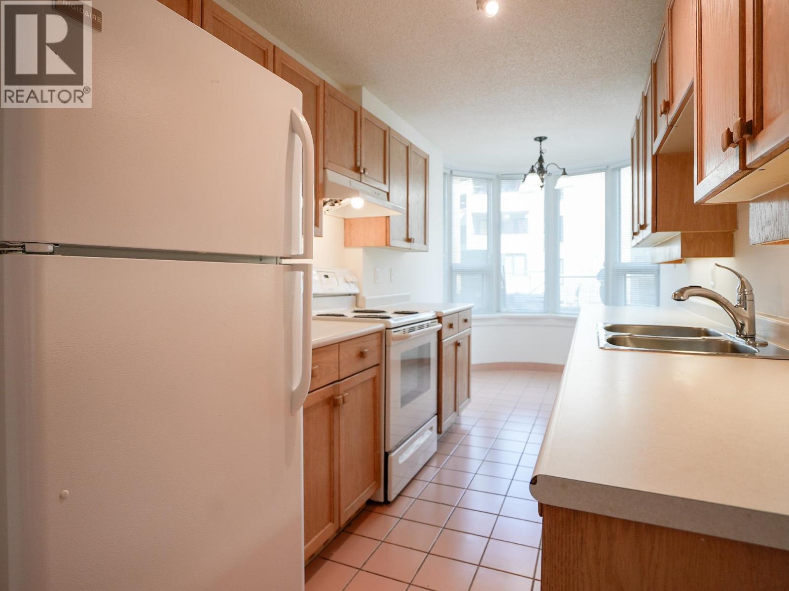 101 1845 Robson Street Property Photo 11