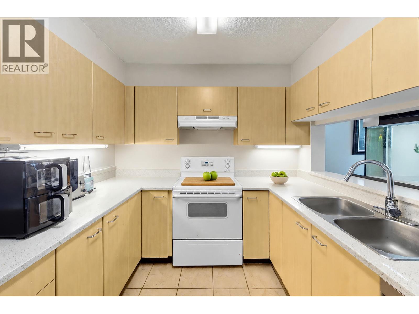 1602 1148 Heffley Crescent Property Photo 3