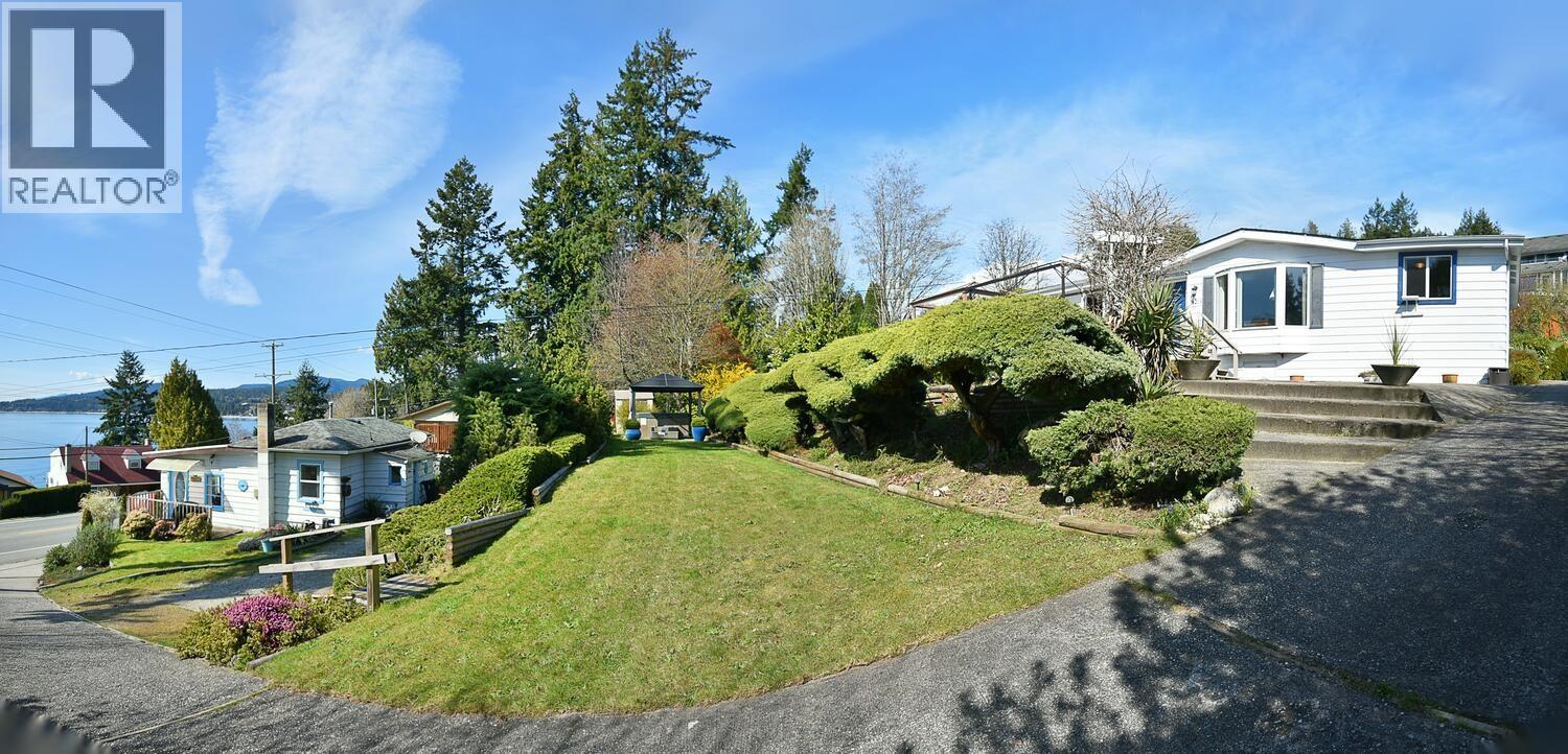 5218 Sunshine Coast Highway Property Photo 2
