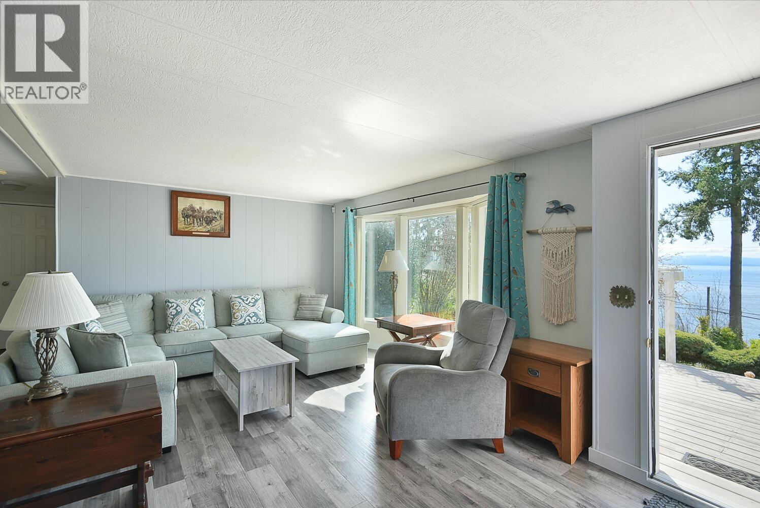 5218 Sunshine Coast Highway Property Photo 4