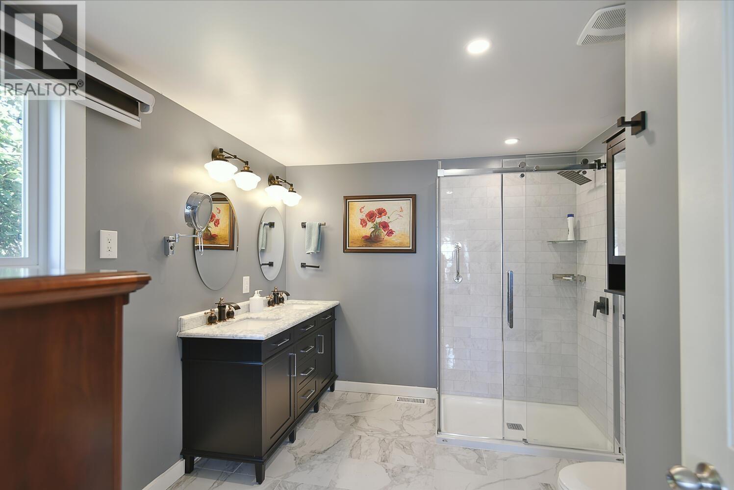 5218 Sunshine Coast Highway Property Photo 11