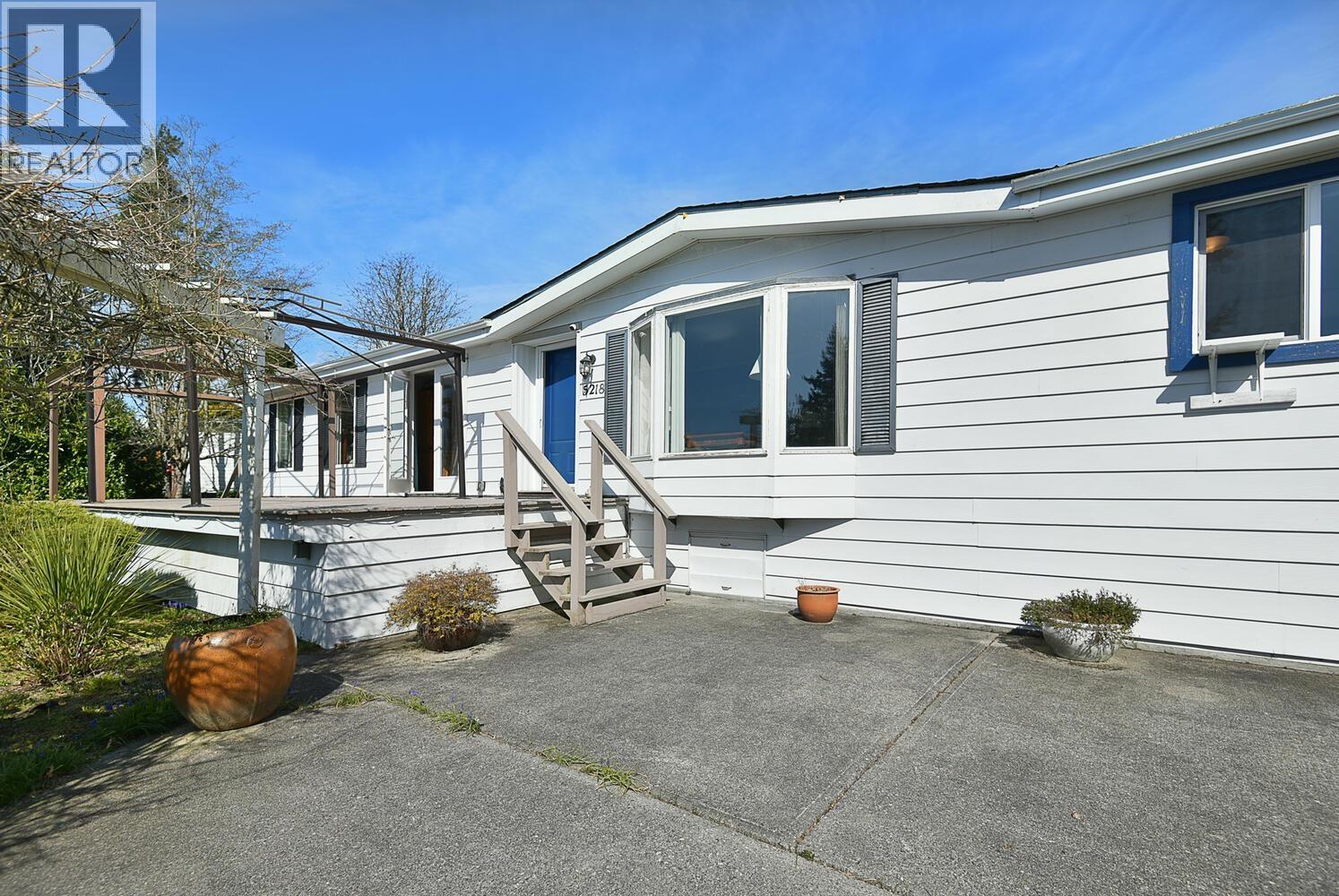 5218 Sunshine Coast Highway Property Photo 15
