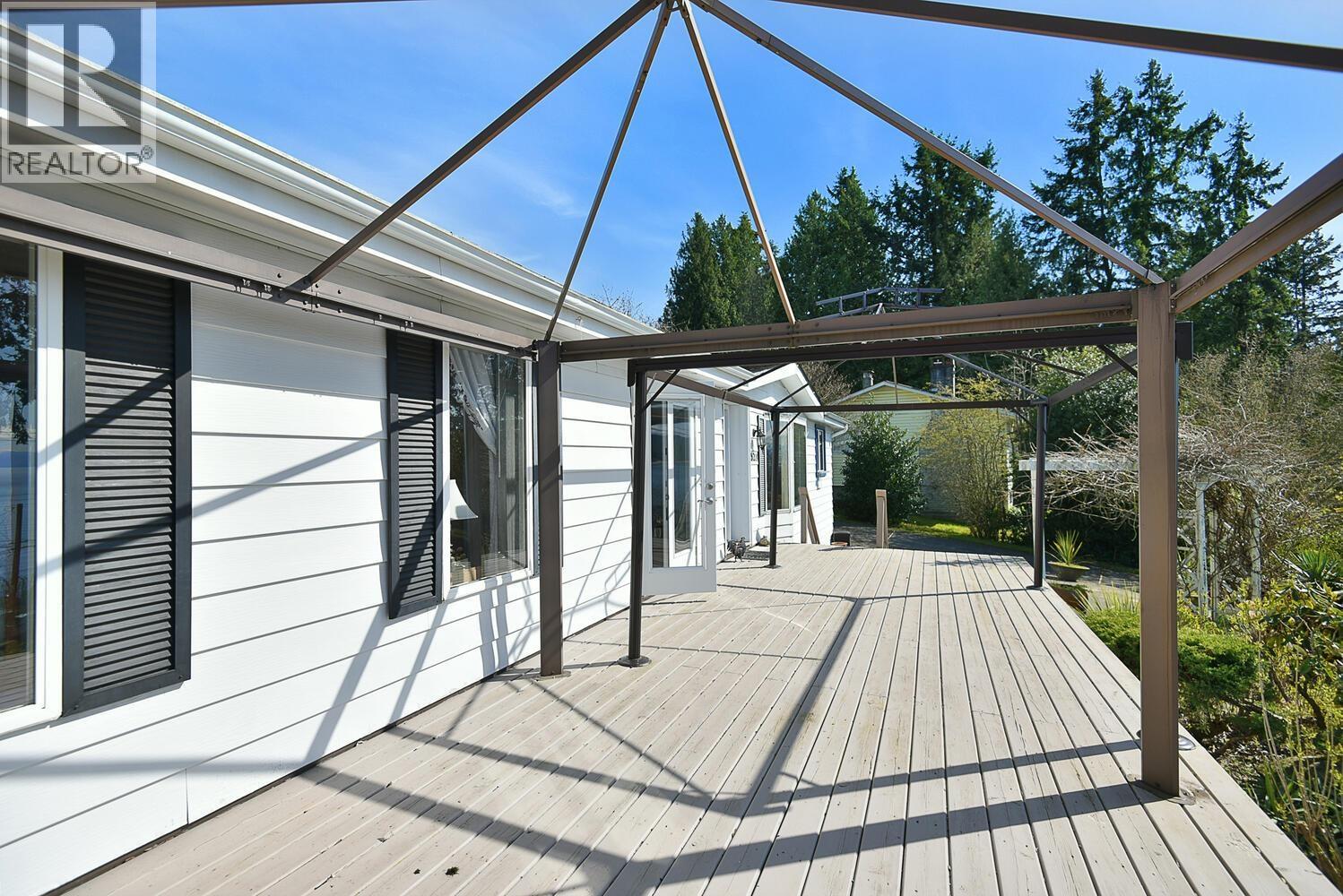 5218 Sunshine Coast Highway Property Photo 17