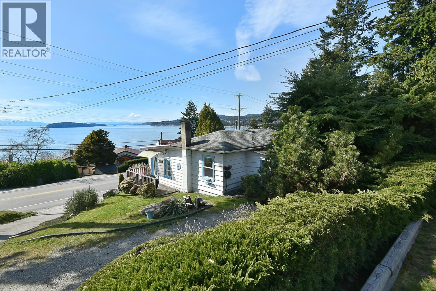 5218 Sunshine Coast Highway Property Photo 23