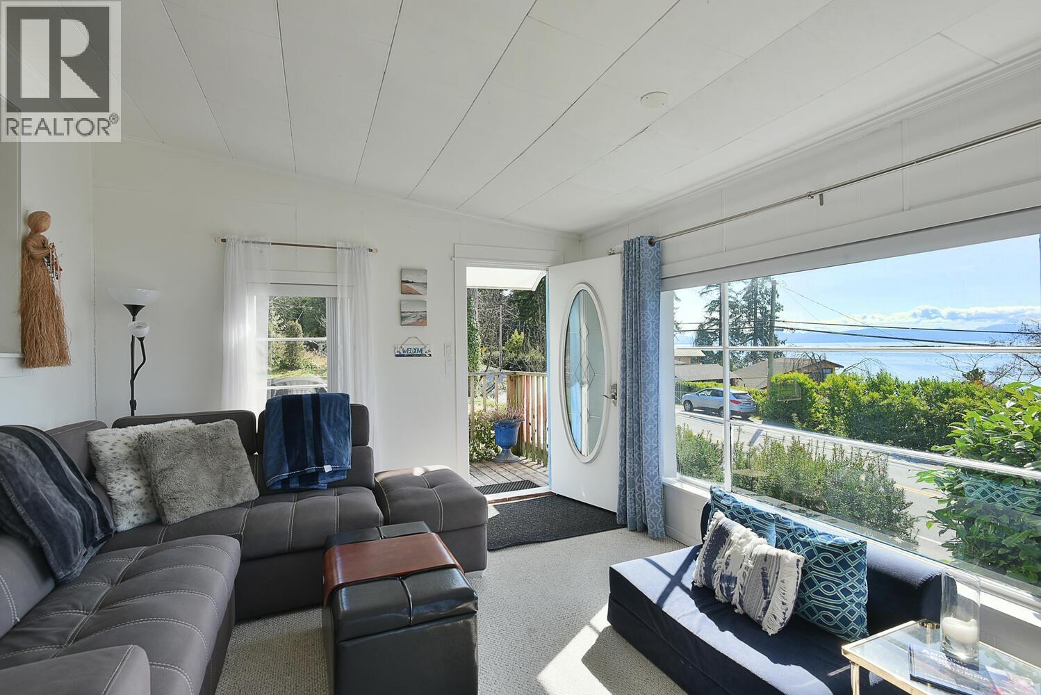 5218 Sunshine Coast Highway Property Photo 27