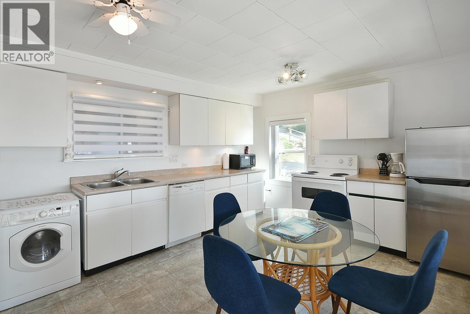 5218 Sunshine Coast Highway Property Photo 28