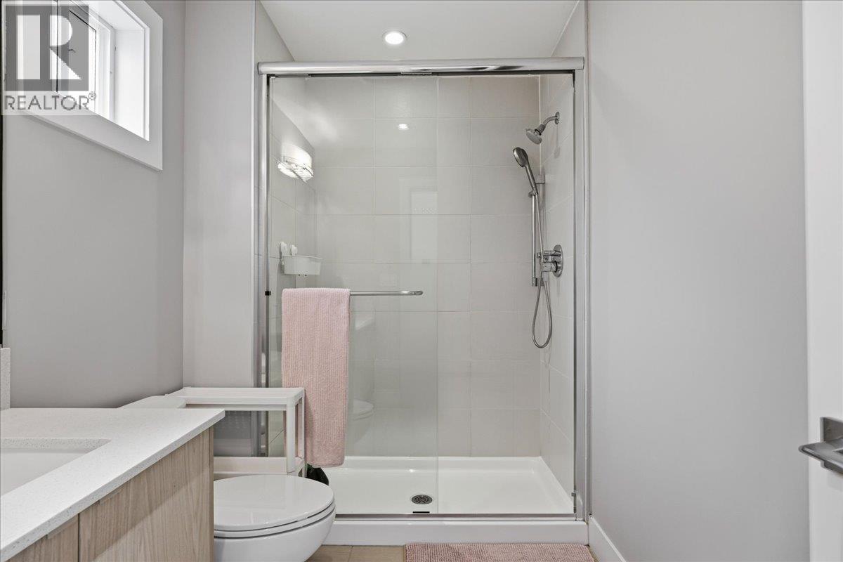 210 W 5th Street Property Photo 18