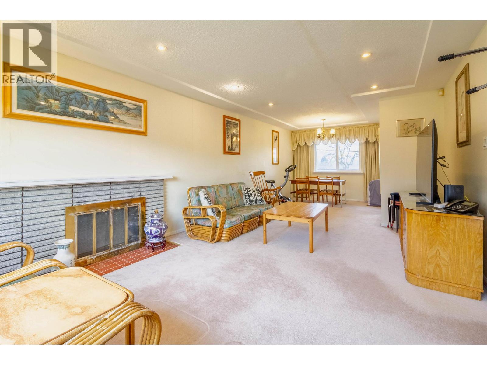 4645 Charlotte Court Property Photo 3