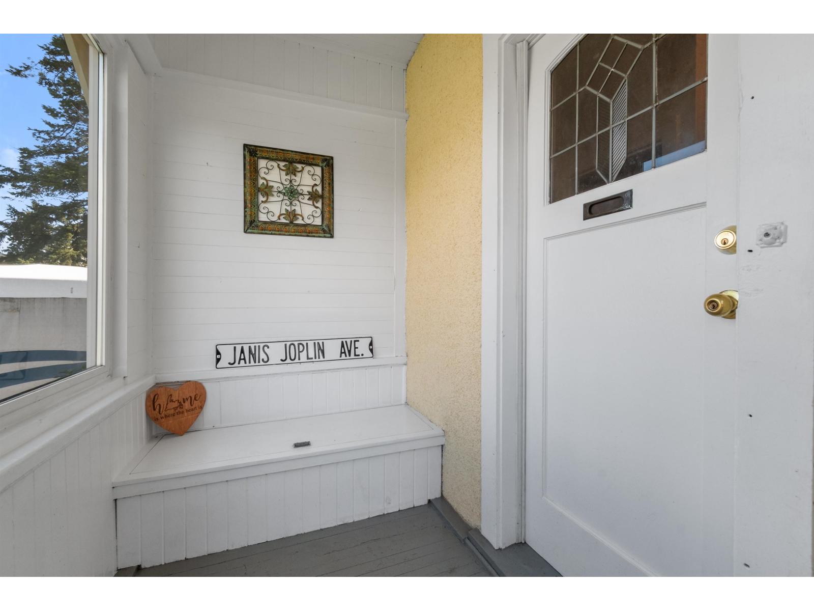 46212 Gore Avenue Property Photo 5