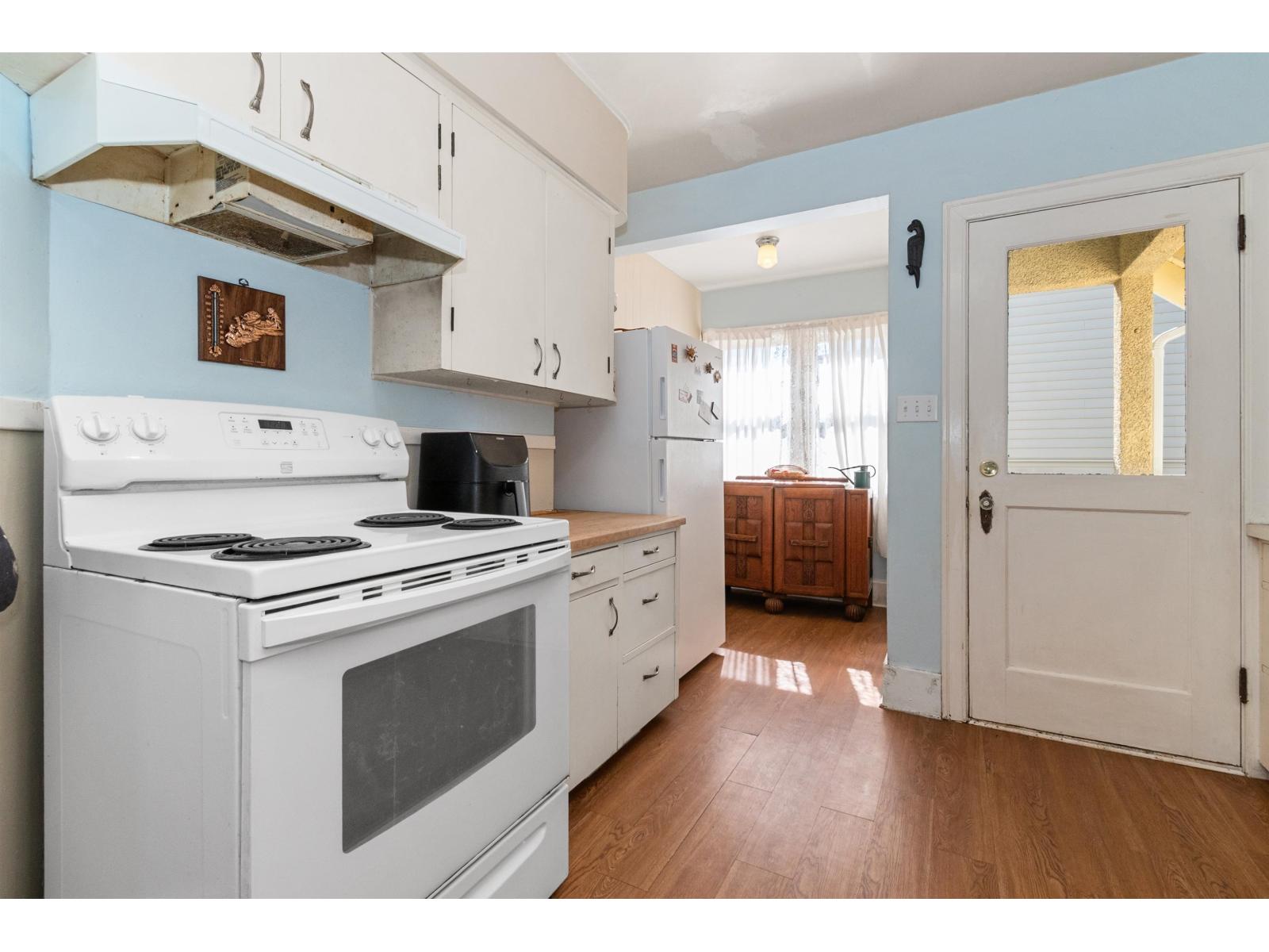 46212 Gore Avenue Property Photo 14