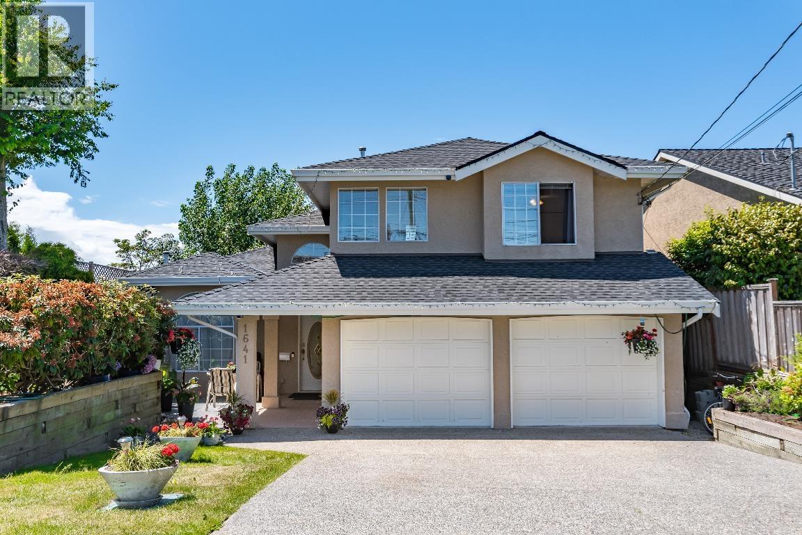 1641 53a Street Property Photo 3