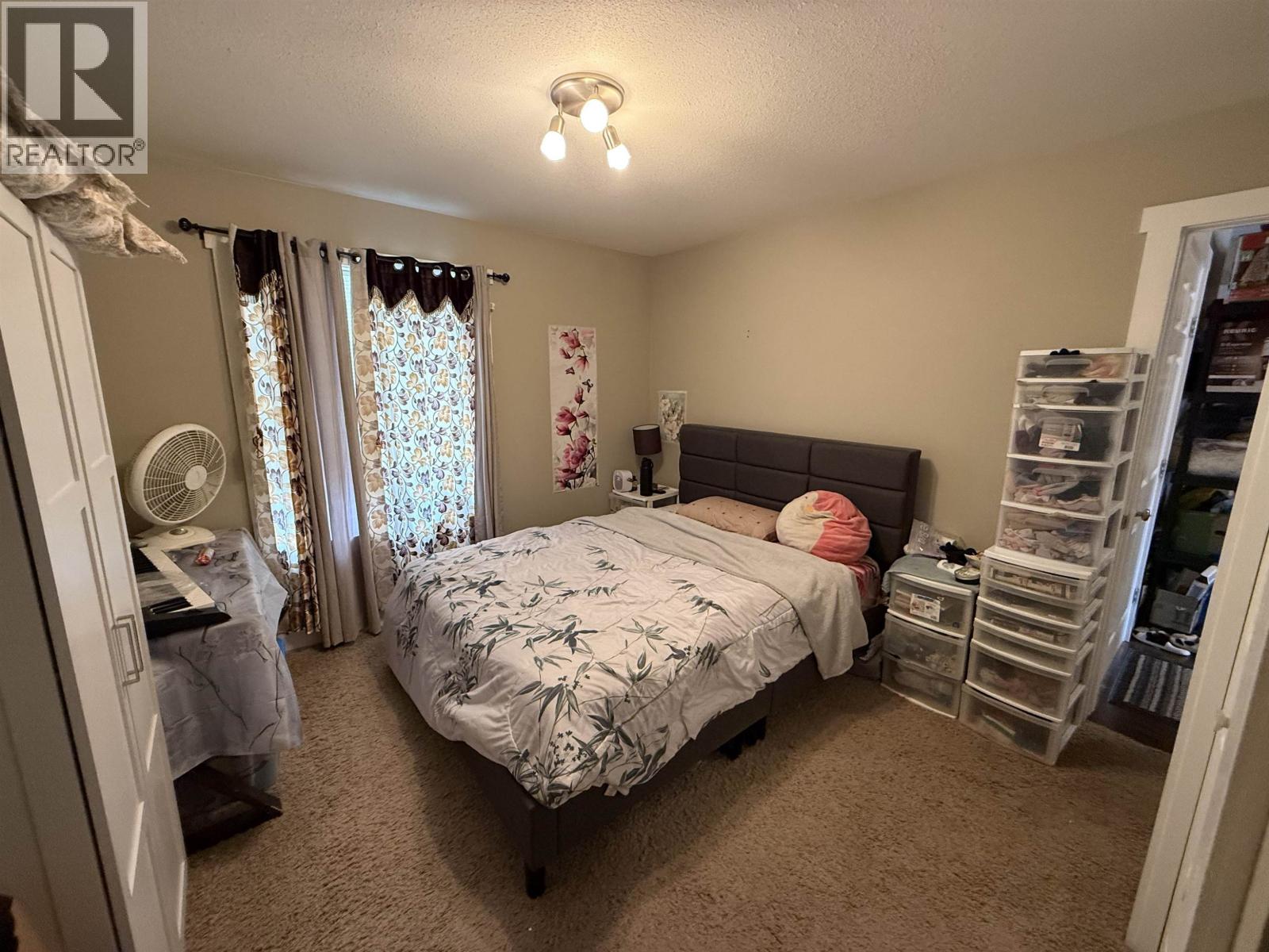 10507 109 Street Property Photo 5