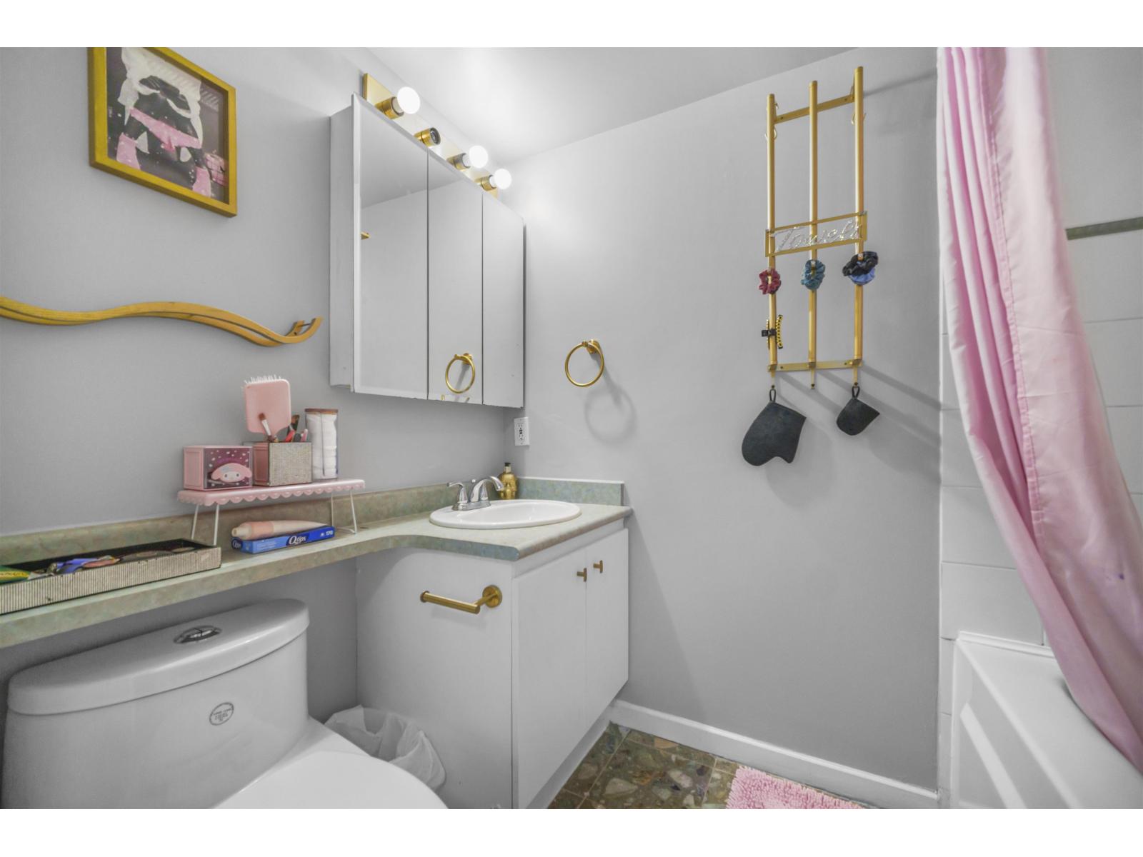 101 10899 University Drive Property Photo 14