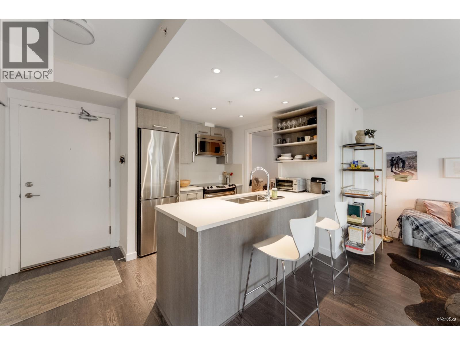 804 983 E HASTINGS STREET Property Photo 1