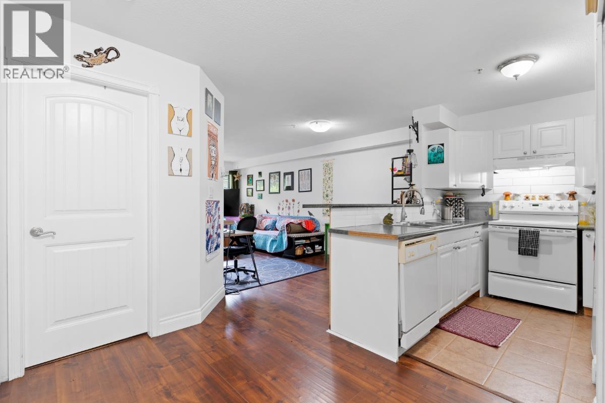 108 20561 113 Avenue Property Photo 5