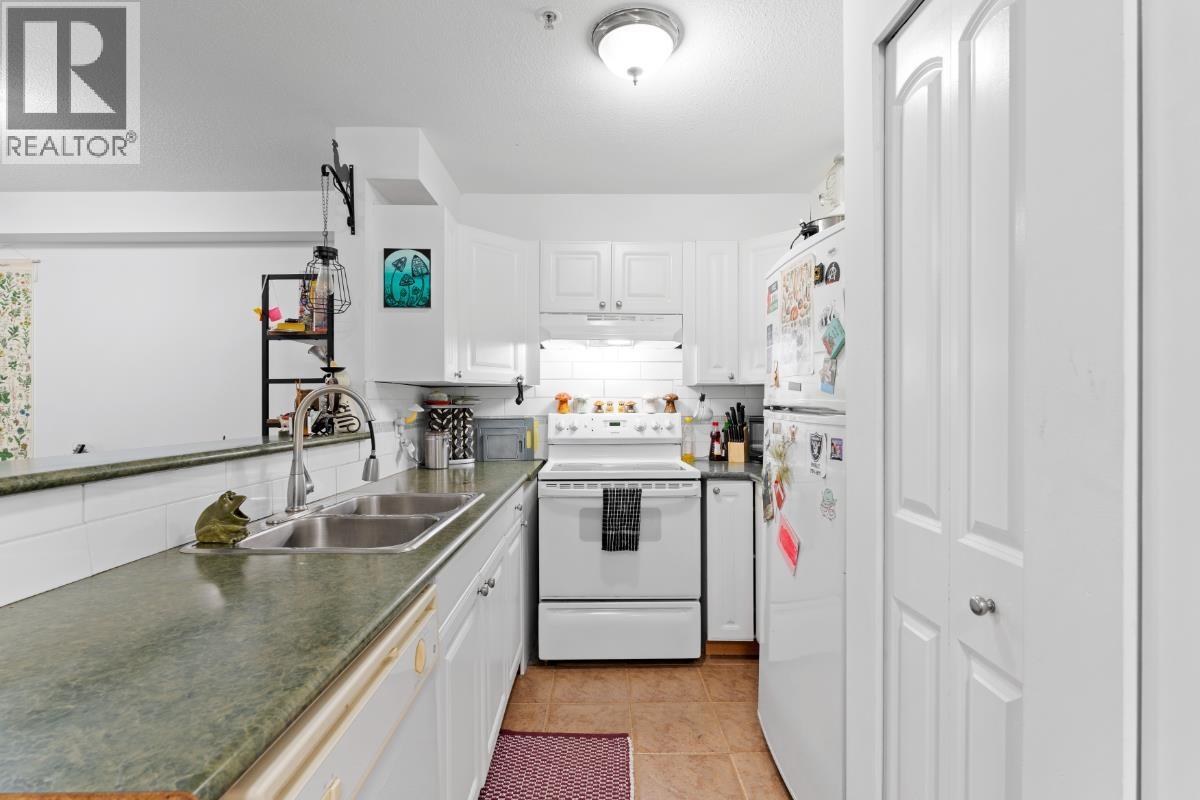 108 20561 113 Avenue Property Photo 6