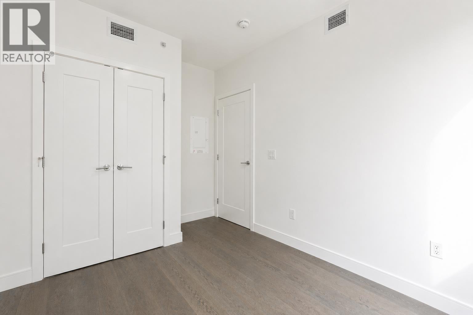 205 488 W 58th Avenue Property Photo 9