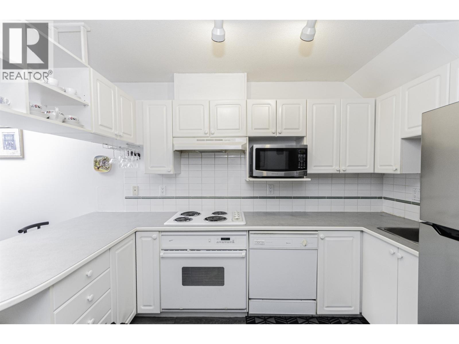 Ph6 5723 Balsam Street Property Photo 4