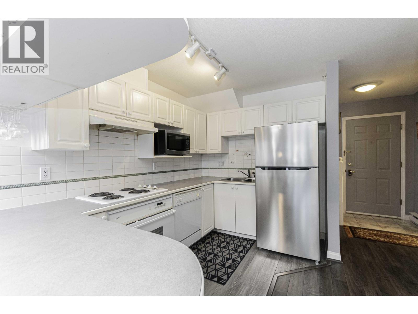 Ph6 5723 Balsam Street Property Photo 6