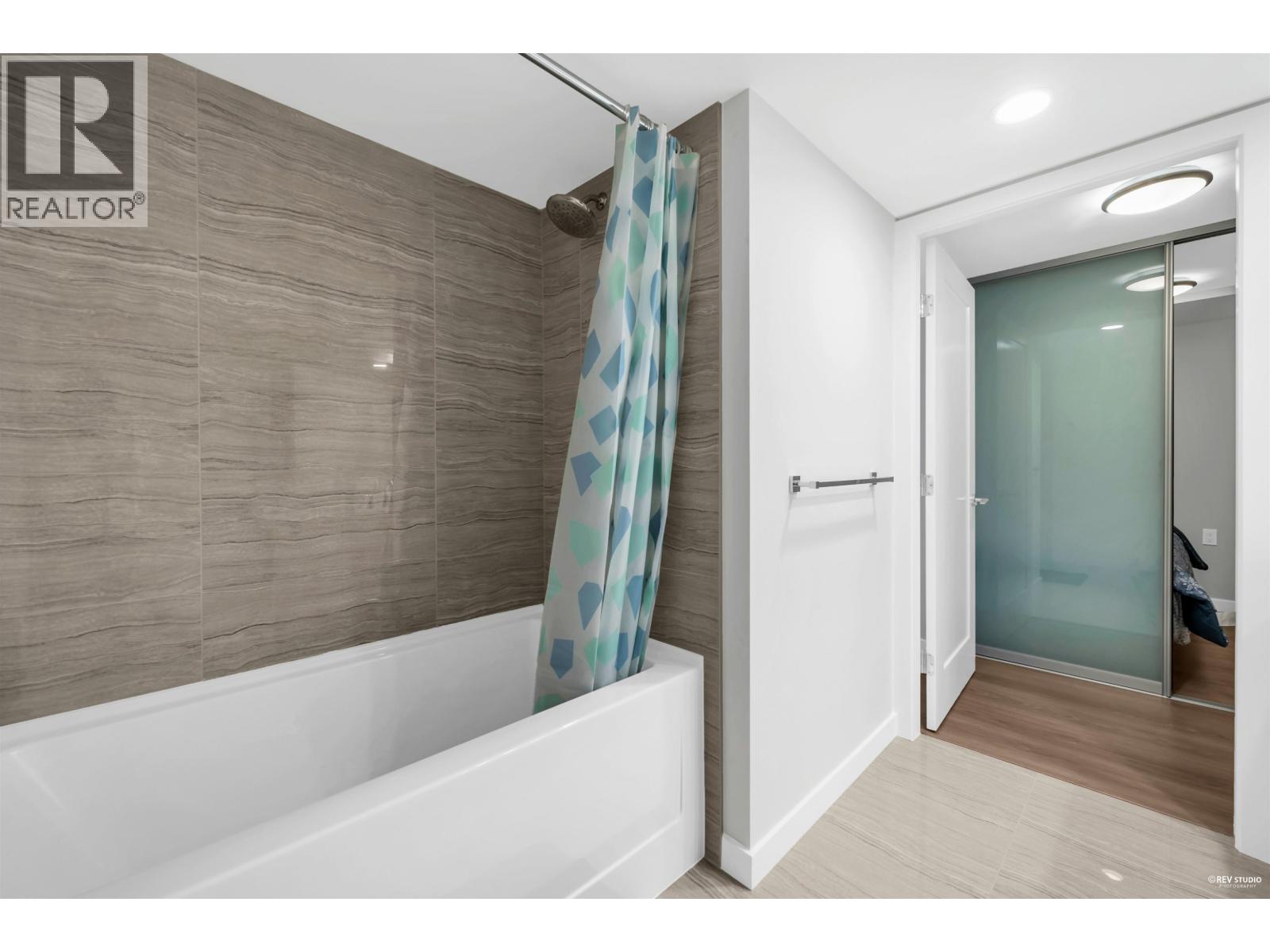303 8699 Hazelbridge Way Property Photo 14