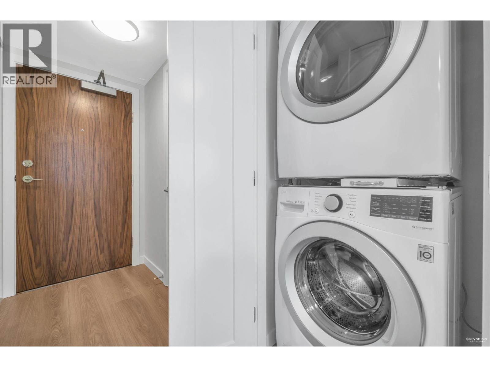 303 8699 Hazelbridge Way Property Photo 16