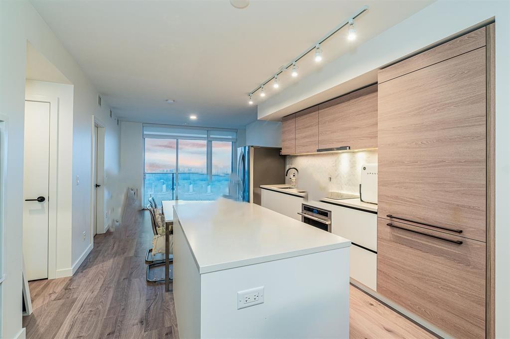 906 13428 105 Avenue Property Photo 3