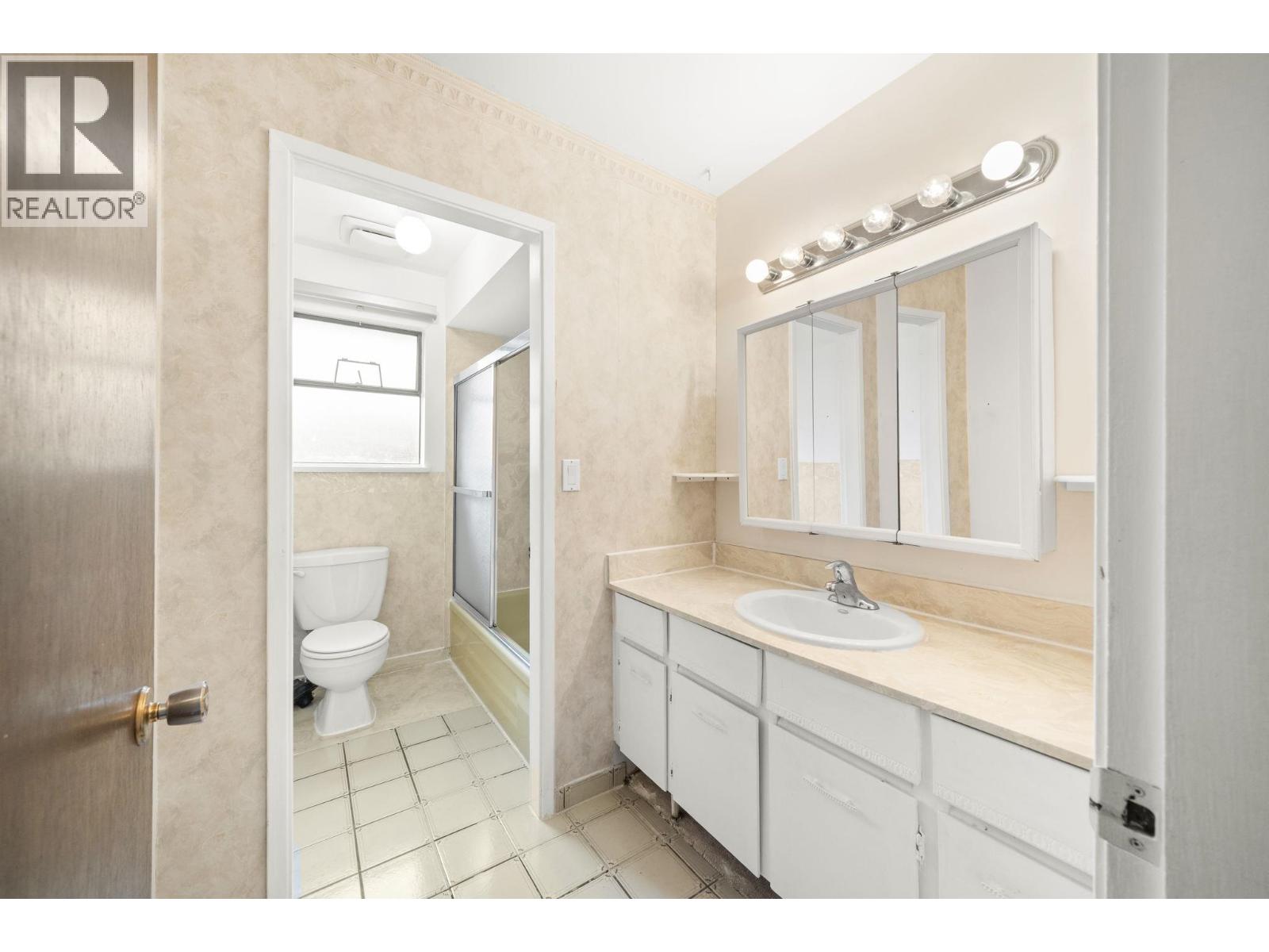 9920 Francis Road Property Photo 11
