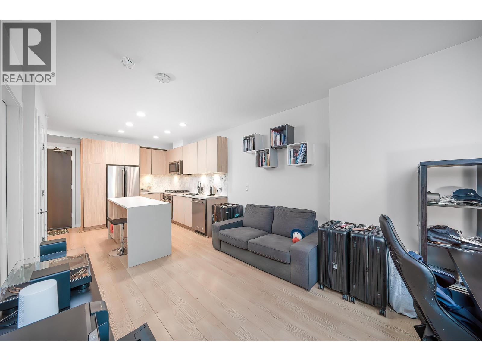 304 530 Whiting Way Property Photo 5