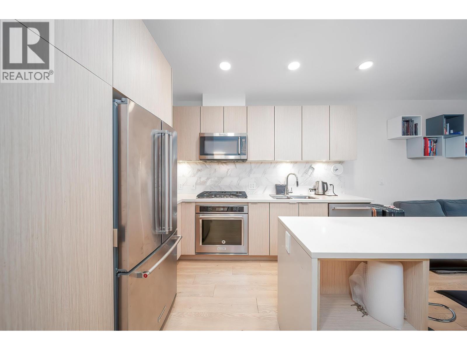 304 530 Whiting Way Property Photo 10