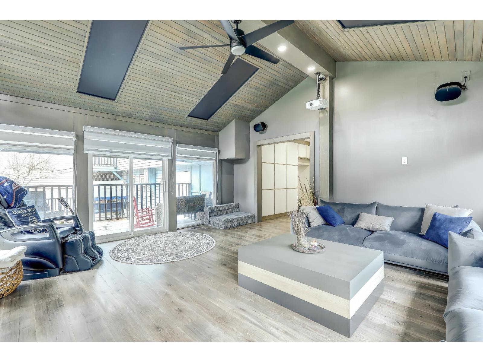 26970 32a Avenue Property Photo 15