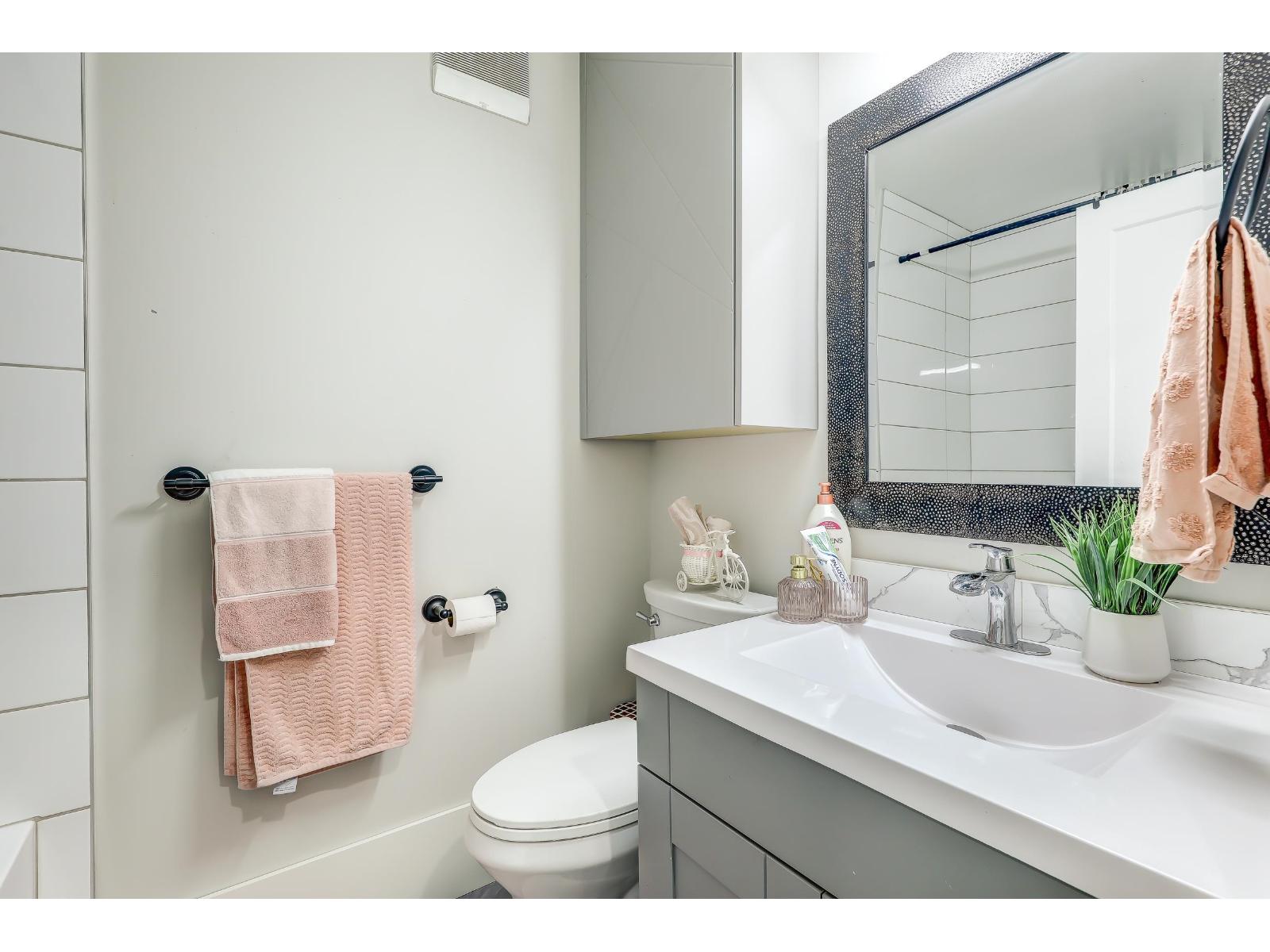 26970 32a Avenue Property Photo 25