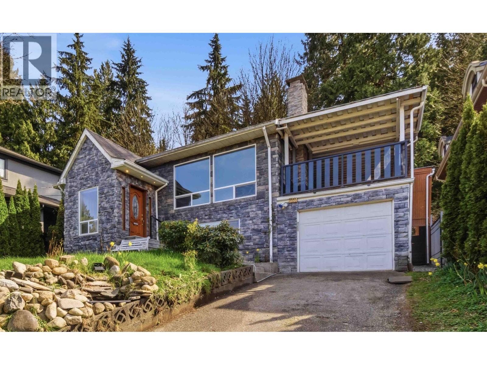 2331 HENRY STREET Property Photo 1
