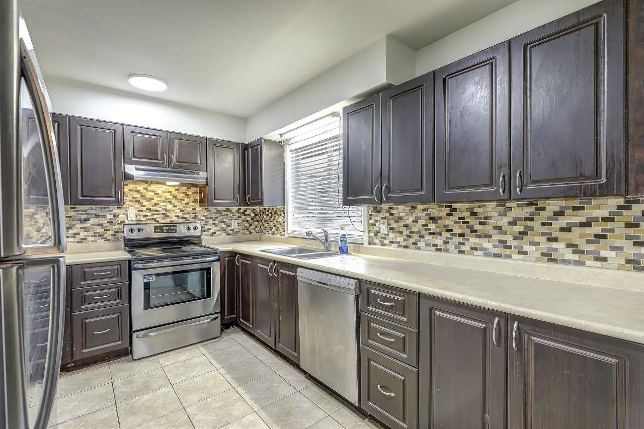 10055 122 Street Property Photo 11