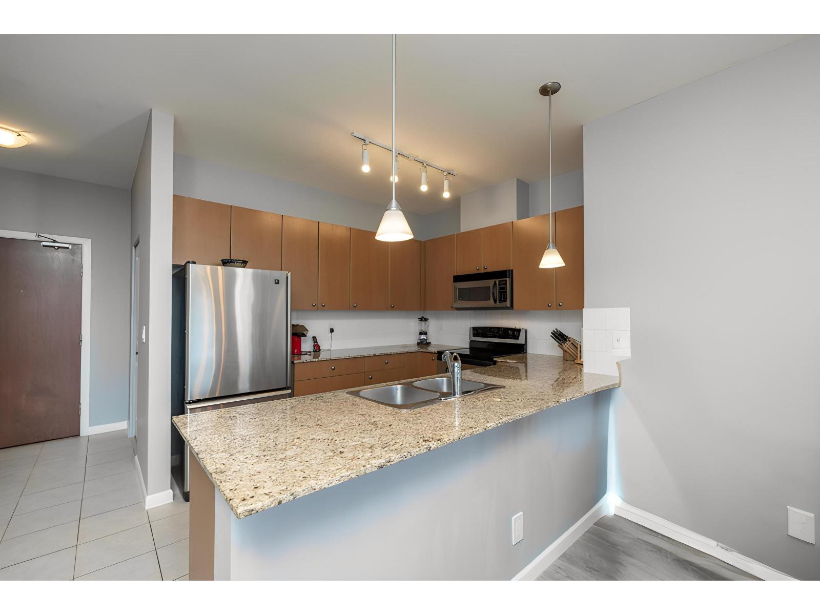 430 15380 102a Avenue Property Photo 3