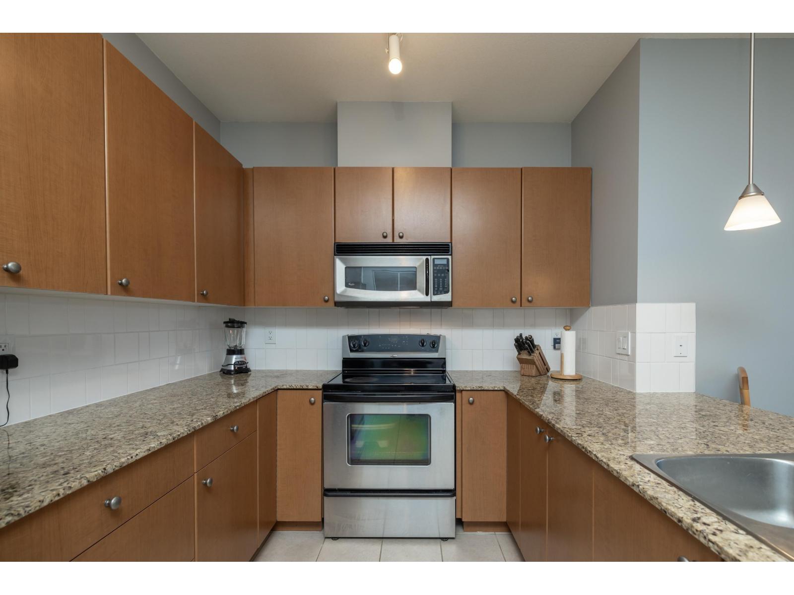430 15380 102a Avenue Property Photo 5