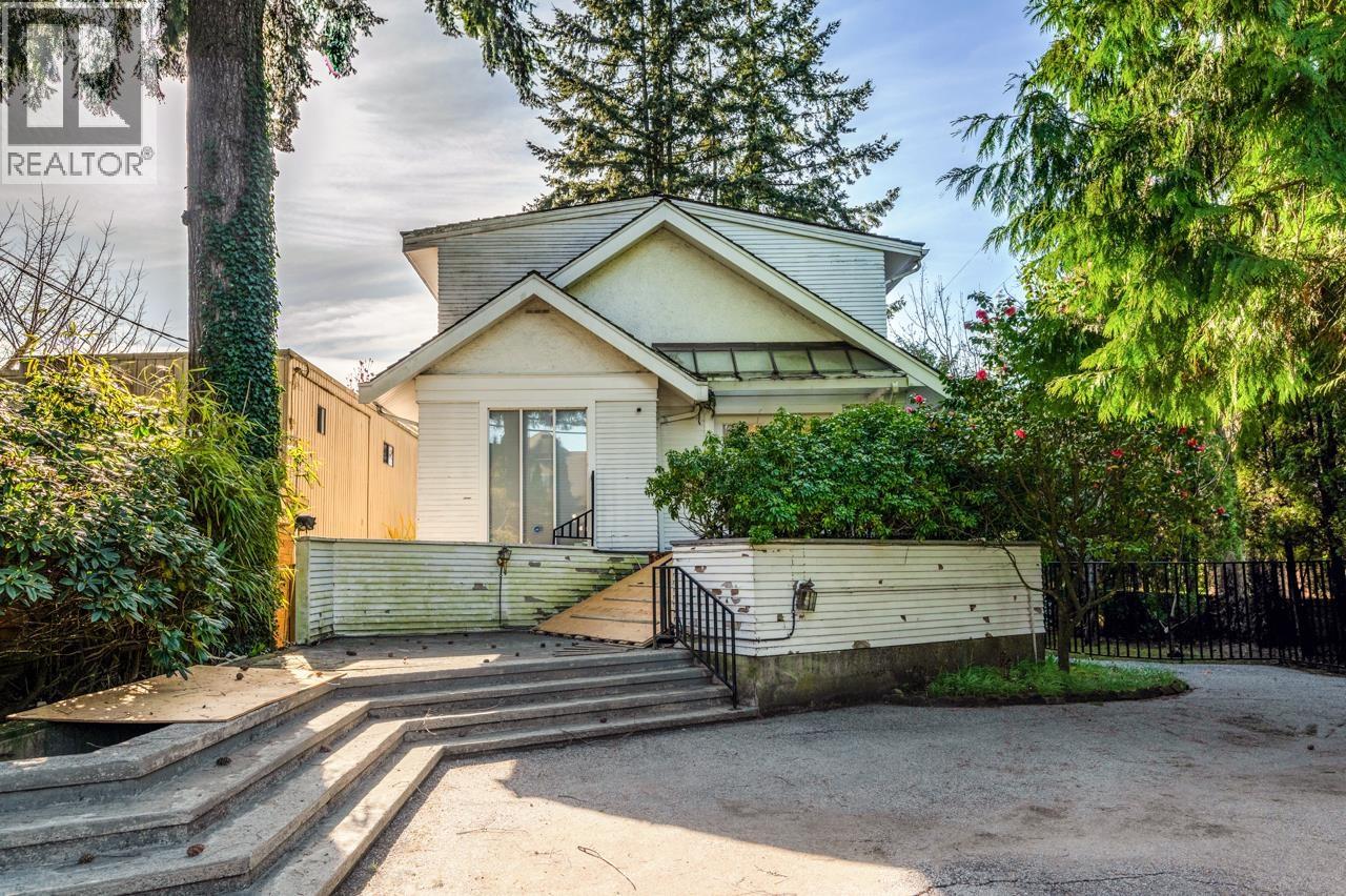 5833 Macdonald Street Property Photo 4