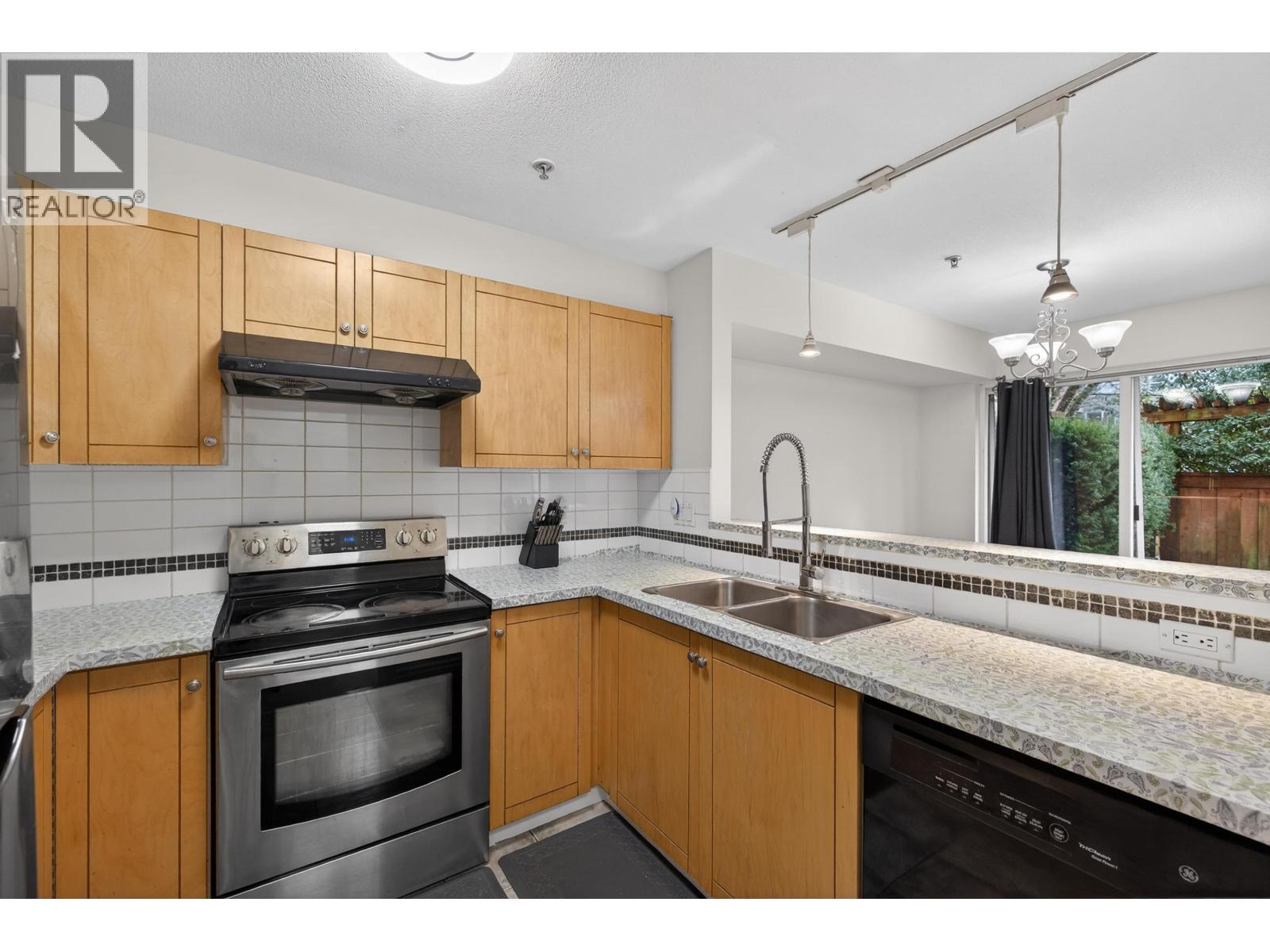 18 7128 Stride Avenue Property Photo 4