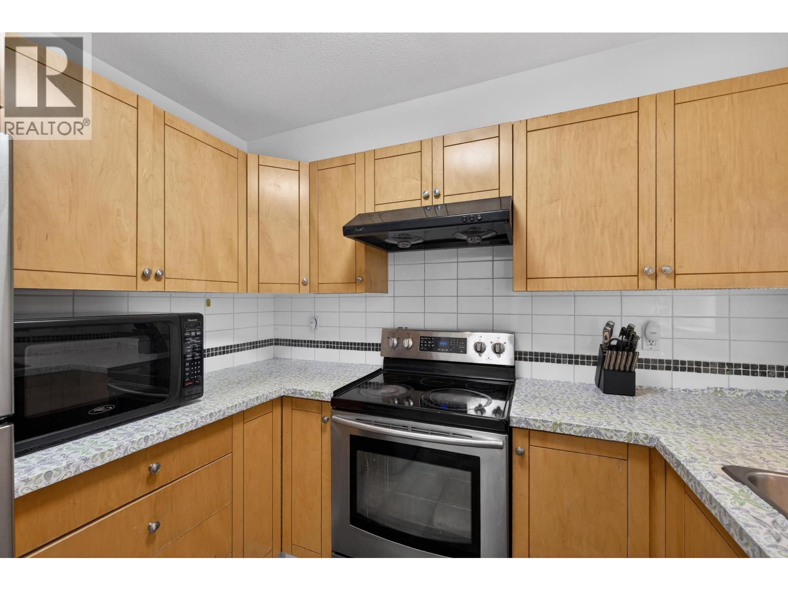 18 7128 Stride Avenue Property Photo 10