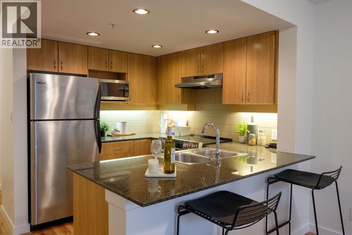 403 9232 University Crescent Property Photo 4