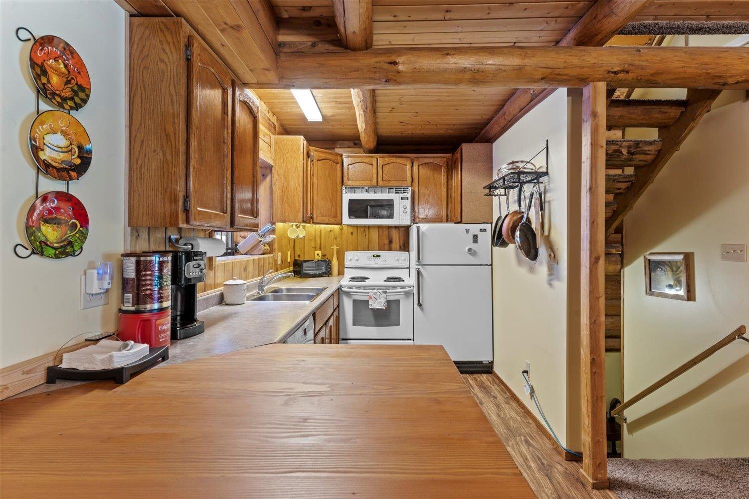 2 20649 Edelweiss Drive Property Photo 20