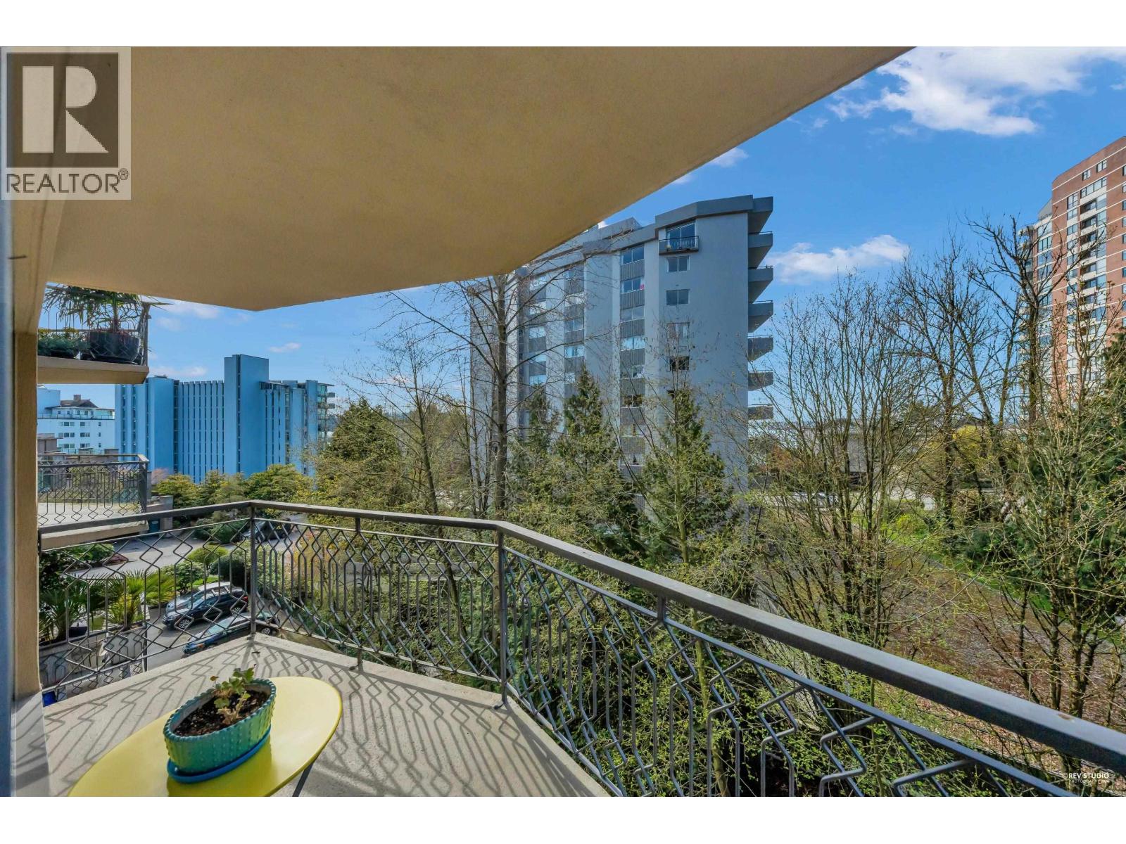 404 1930 Marine Drive Property Photo 1