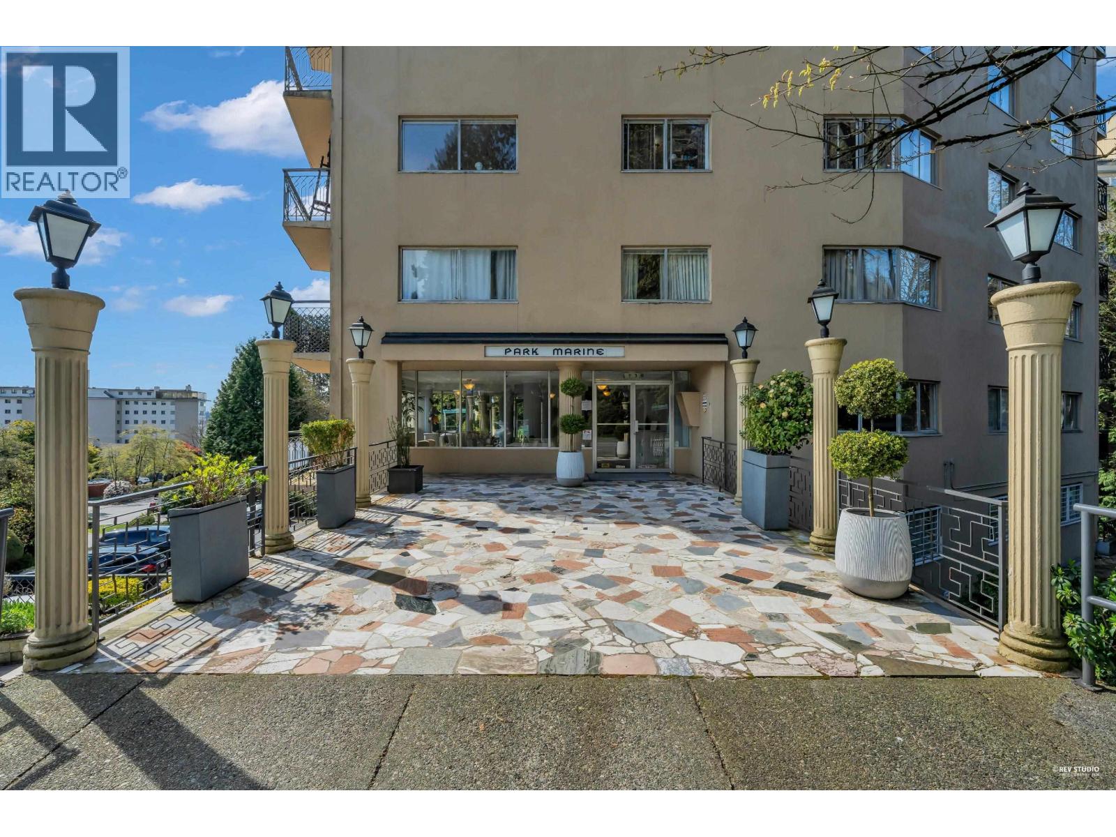 404 1930 Marine Drive Property Photo 3