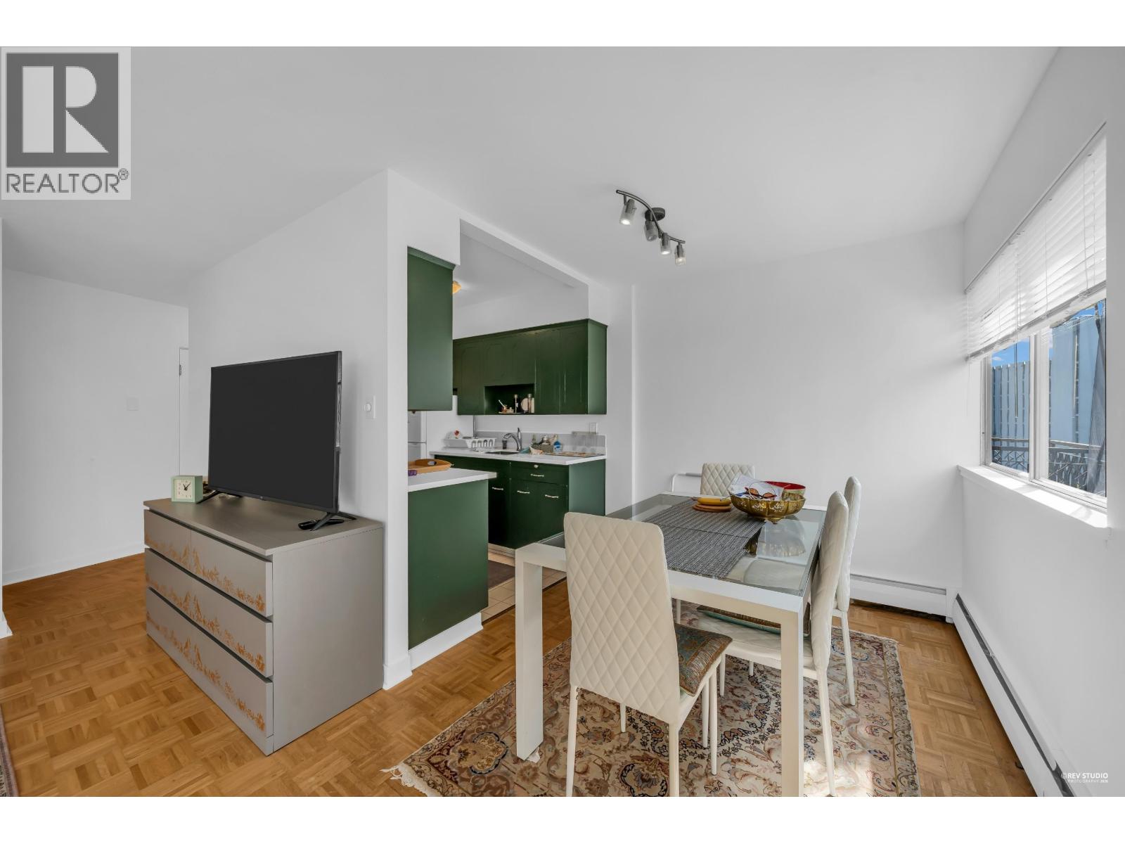 404 1930 Marine Drive Property Photo 10