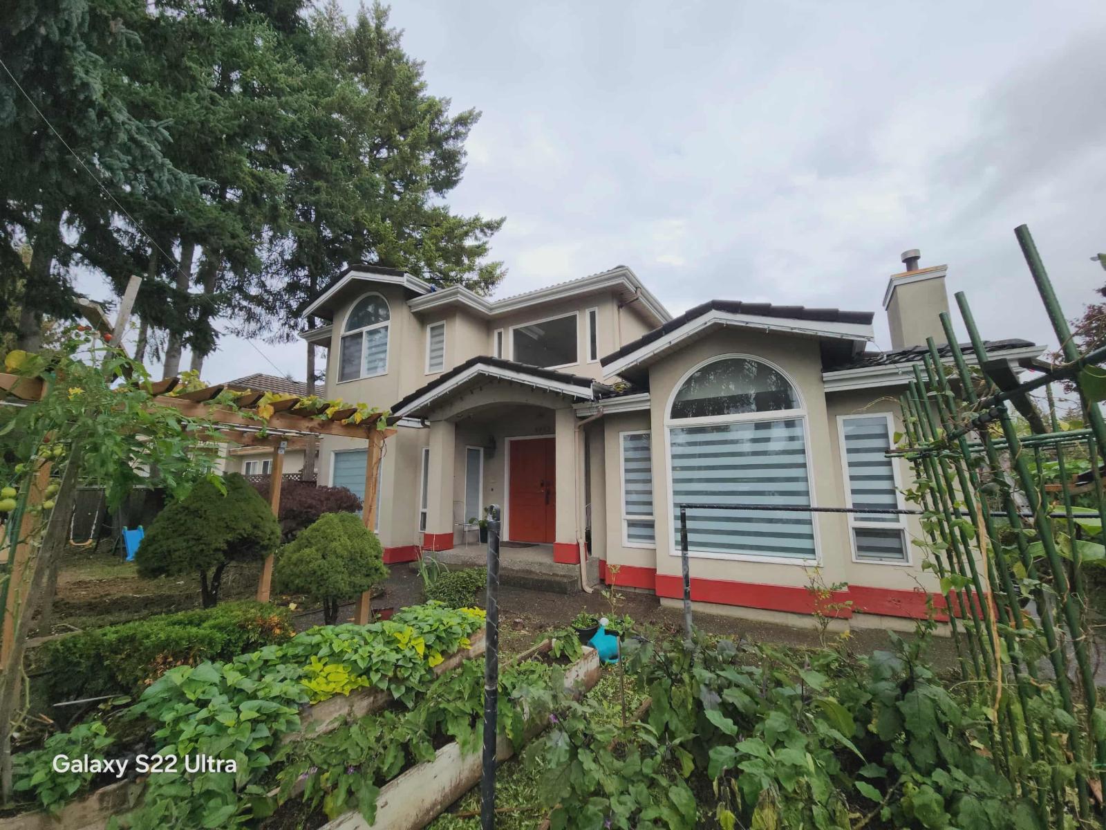 8222 144 Street Property Photo 2