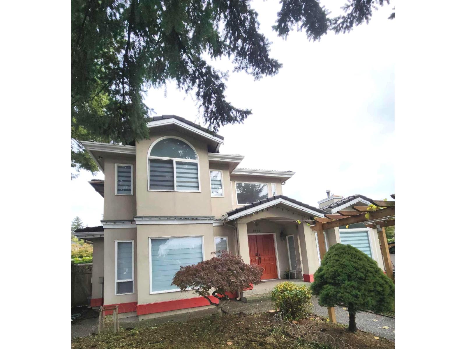 8222 144 Street Property Photo 3