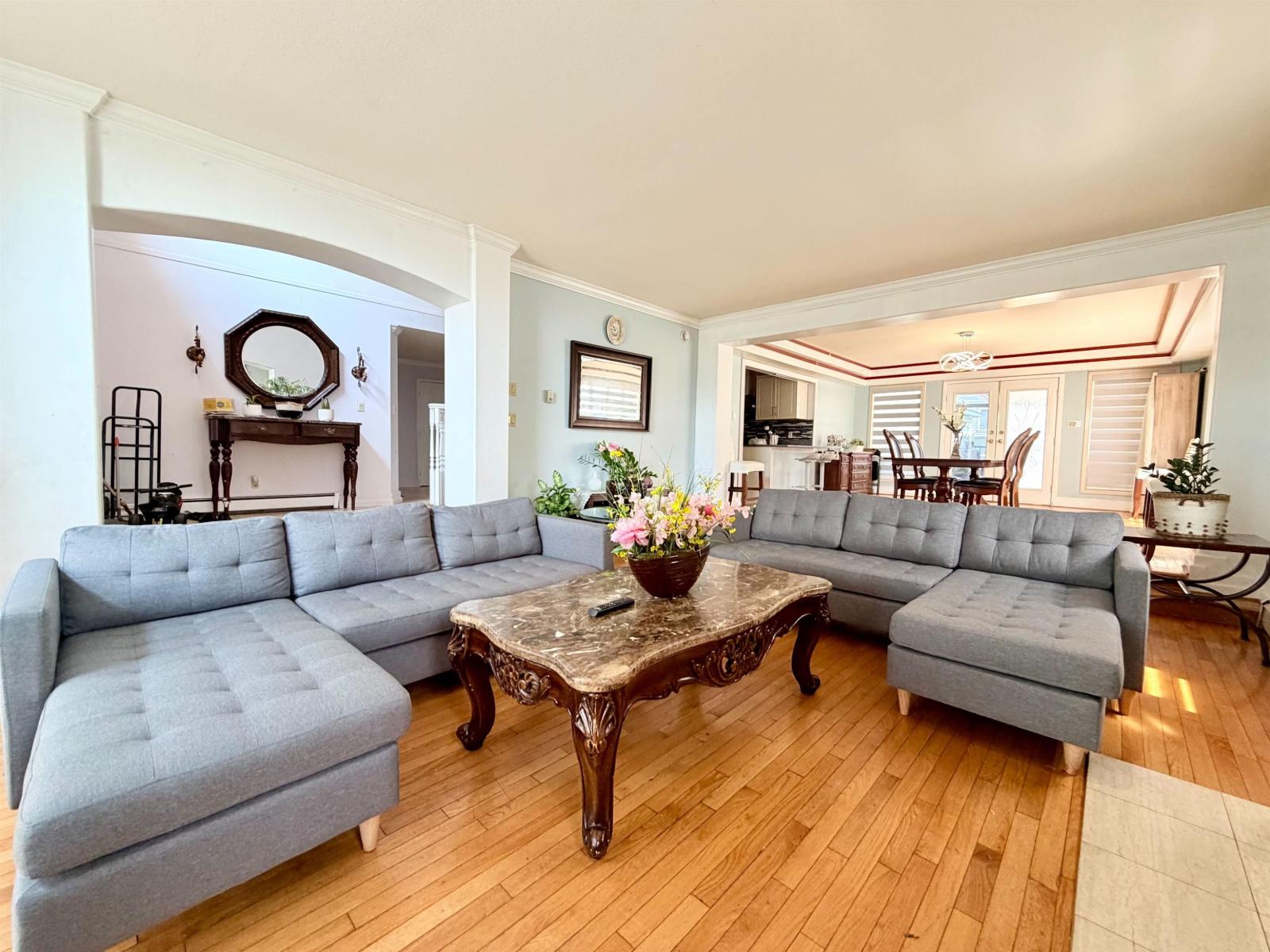 8222 144 Street Property Photo 5