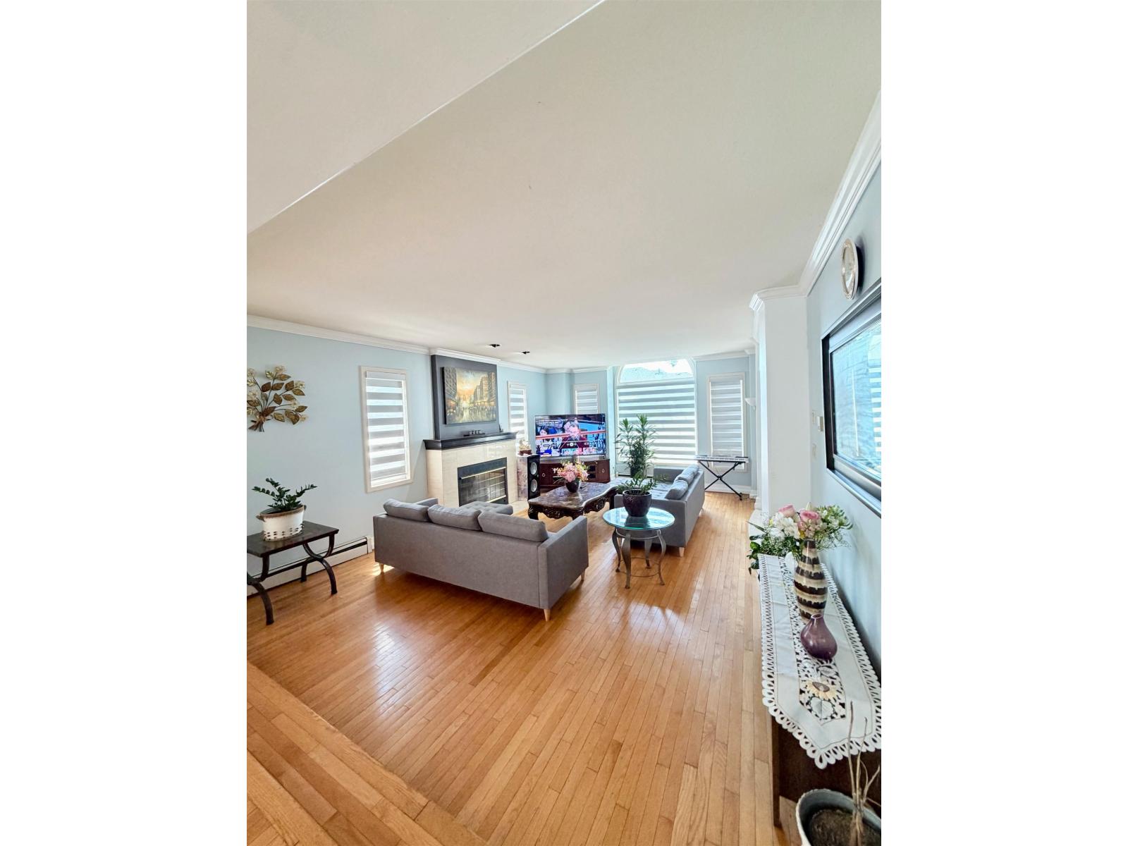 8222 144 Street Property Photo 7